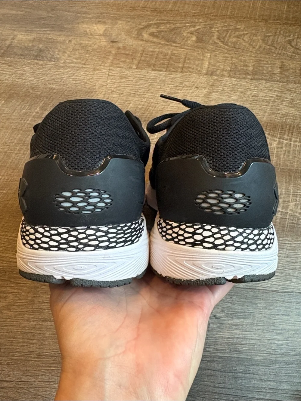 Under Armour HOVR Sonic 3 Running Shoes Women’s 11 Black